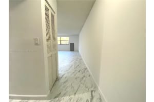 420 W Park Dr APT 204, Miami, FL 33172, Sold 06/03/22