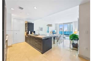 Epic Tower, 200 Biscayne Blvd Way, Miami, FL 33131, Sold 05/02/23