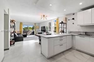 6902 N Kendall Dr APT E401, Pinecrest, FL 33156, Sold 07/27/22