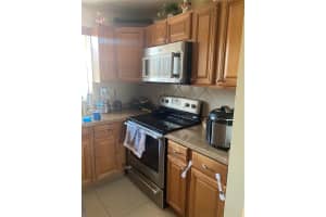 2735 W 60th Pl APT 204, Hialeah, FL 33016, Sold 06/08/22