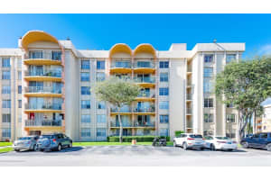 9350 Fontainebleau Blvd APT 307, Miami, FL 33172, Sold 08/21/22