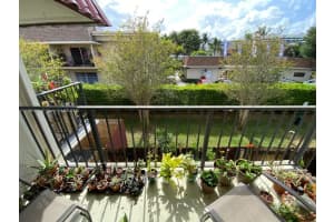 6711 N Kendall Dr APT 512, Pinecrest, FL 33156, Sold 06/10/22
