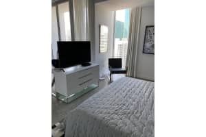 151 SE 1st St, Miami, FL 33131, Sold 08/01/22