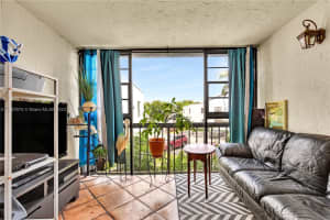 9445 Fontainebleau Blvd Apt 214-12, Miami, FL 33172, Sold 06/17/22