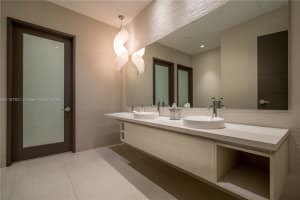17301 Biscayne Blvd APT 603, Aventura, FL 33160, Sold 05/24/22
