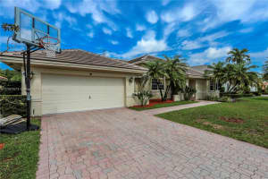 3331 Overlook Rd, Davie, FL 33328, Sold 08/01/22