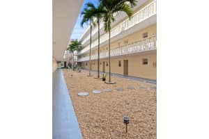 410 SE 2nd St APT 111, Hallandale Beach, FL 33009, Sold 05/27/22