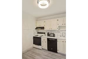 410 SE 2nd St APT 111, Hallandale Beach, FL 33009, Sold 05/27/22