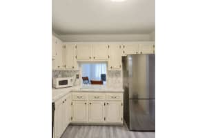410 SE 2nd St APT 111, Hallandale Beach, FL 33009, Sold 05/27/22