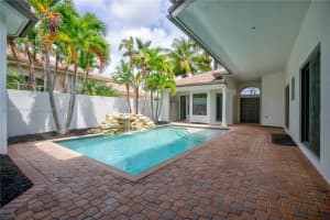 526 Les Jardin Dr, Palm Beach Gardens, FL 33410, Sold 08/01/22