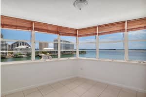 801 Brickell Bay Dr APT 870, Miami, FL 33131, Sold 06/16/22