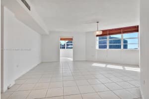 801 Brickell Bay Dr APT 870, Miami, FL 33131, Sold 06/16/22