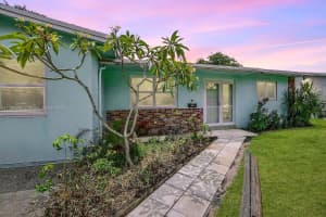 607 NW 10th St, Dania Beach, FL 33004, Sold 08/01/22