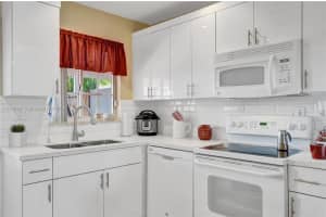 2860 W 80th St Apt 116-12, Hialeah, FL 33018, Sold 06/10/22