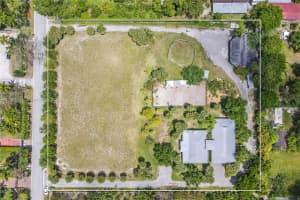 12220 SW 43rd St, Miami, FL 33175, Sold 08/25/22
