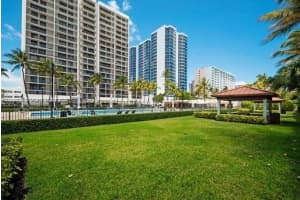 2625 Collins Ave APT 415, Miami Beach, FL 33140, Sold 06/22/22