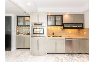 1800 NE 114th St APT 805, Miami, FL 33181, Sold 08/31/22