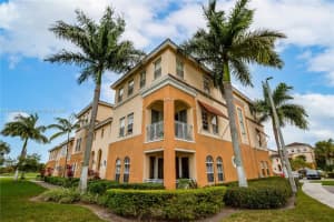 10012 NW 7th St UNIT 113, Miami, FL 33172, Sold 06/13/22