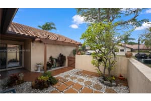 8553 SW 113th Ct, Miami, FL 33173, Sold 05/23/22