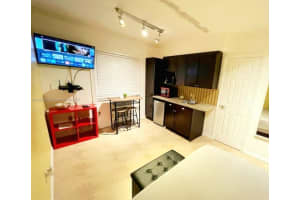 335 Ocean Dr, Miami Beach, FL 33139, Sold 11/10/22