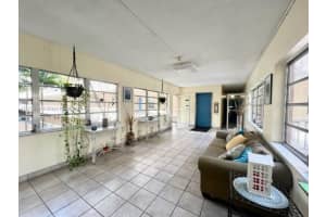 410 SE 2nd St, Hallandale Beach, FL 33009, Sold 10/14/22