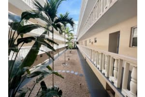 410 SE 2nd St, Hallandale Beach, FL 33009, Sold 10/14/22