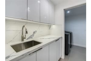 10350 W Bay Harbor Dr, Miami Beach, FL 33154, Sold 10/25/22