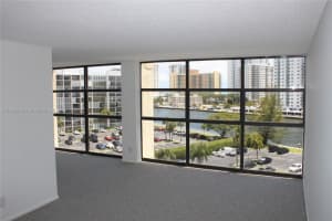 600 Parkview Dr APT 704, Hallandale Beach, FL 33009, Sold 08/16/22