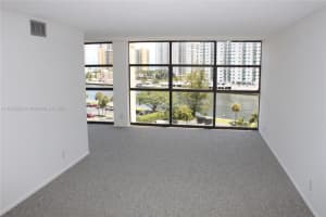 600 Parkview Dr APT 704, Hallandale Beach, FL 33009, Sold 08/16/22