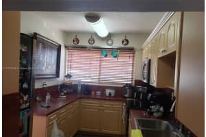 7058 NW 169th St, Hialeah, FL 33015, Sold 07/12/22