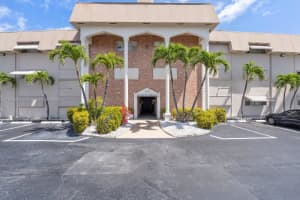 300 Golden Isles Dr APT 314, Hallandale Beach, FL 33009, Sold 06/16/22