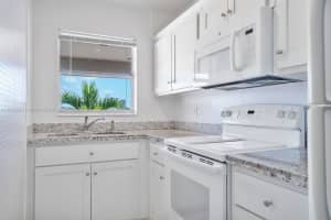 300 Golden Isles Dr APT 314, Hallandale Beach, FL 33009, Sold 06/16/22