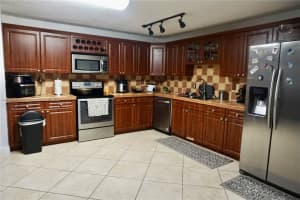 5861 NW 201st Ln, Hialeah, FL 33015, Sold 07/18/22
