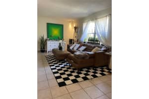 4011 Meridian Ave APT 19, Miami Beach, FL 33140, Sold 08/19/22