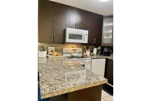 4011 Meridian Ave APT 19, Miami Beach, FL 33140, Sold 08/19/22