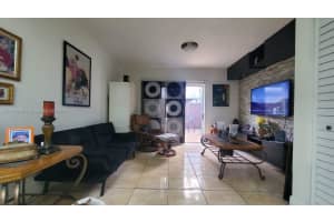 8035 NW 8th St APT 5, Miami, FL 33126, Sold 06/15/22