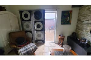 8035 NW 8th St APT 5, Miami, FL 33126, Sold 06/15/22