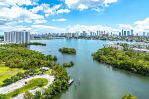 16385 Biscayne Blvd, North Miami Beach, FL 33160, Sold 11/01/22