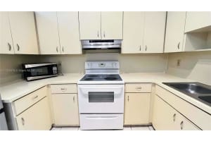 8520 NW 190th Terrace, Hialeah, FL 33015, Sold 07/06/22