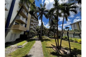4550 NW 9th St #902e, Miami, FL 33126, Sold 08/30/22
