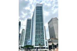 325 Biscayne Blvd, Miami, FL 33131, Sold 10/17/22
