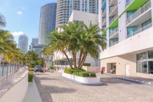 325 Biscayne Blvd, Miami, FL 33131, Sold 10/17/22