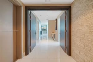900 Biscayne Bay, 900 Biscayne Blvd, Miami, FL 33132, Sold 02/07/23