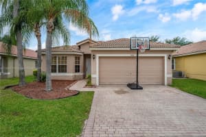11860 SW 7th St, Pembroke Pines, FL 33025, Sold 07/07/22