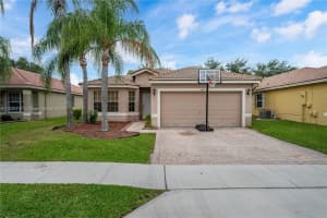 11860 SW 7th St, Pembroke Pines, FL 33025, Sold 07/07/22