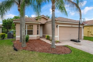 11860 SW 7th St, Pembroke Pines, FL 33025, Sold 07/07/22