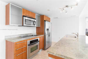 185 SW 7th St APT 3811, Miami, FL 33130, Sold 09/15/22