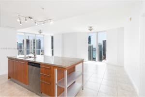 185 SW 7th St APT 3811, Miami, FL 33130, Sold 09/15/22