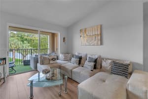 7910 N Nob Hill Rd APT 303, Tamarac, FL 33321, Sold 06/30/22