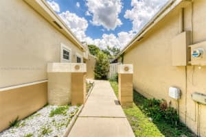224 W Riverbend Dr, Sunrise, FL 33326, Sold 10/06/22